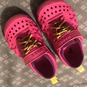 Toddler size 7 crocs